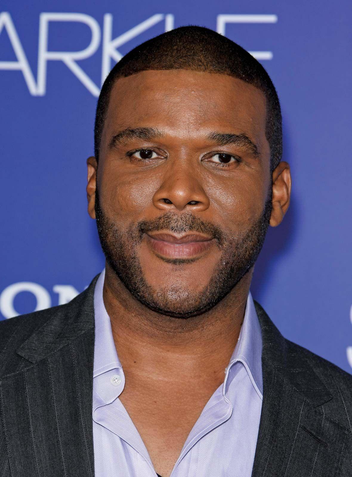 15) Tyler Perry’s The Oval (TV Show, 2019-present) -⁢ Set in the White ⁤House, this unconventional drama showcases‍ the‌ reality behind the ‌most famous abode in America