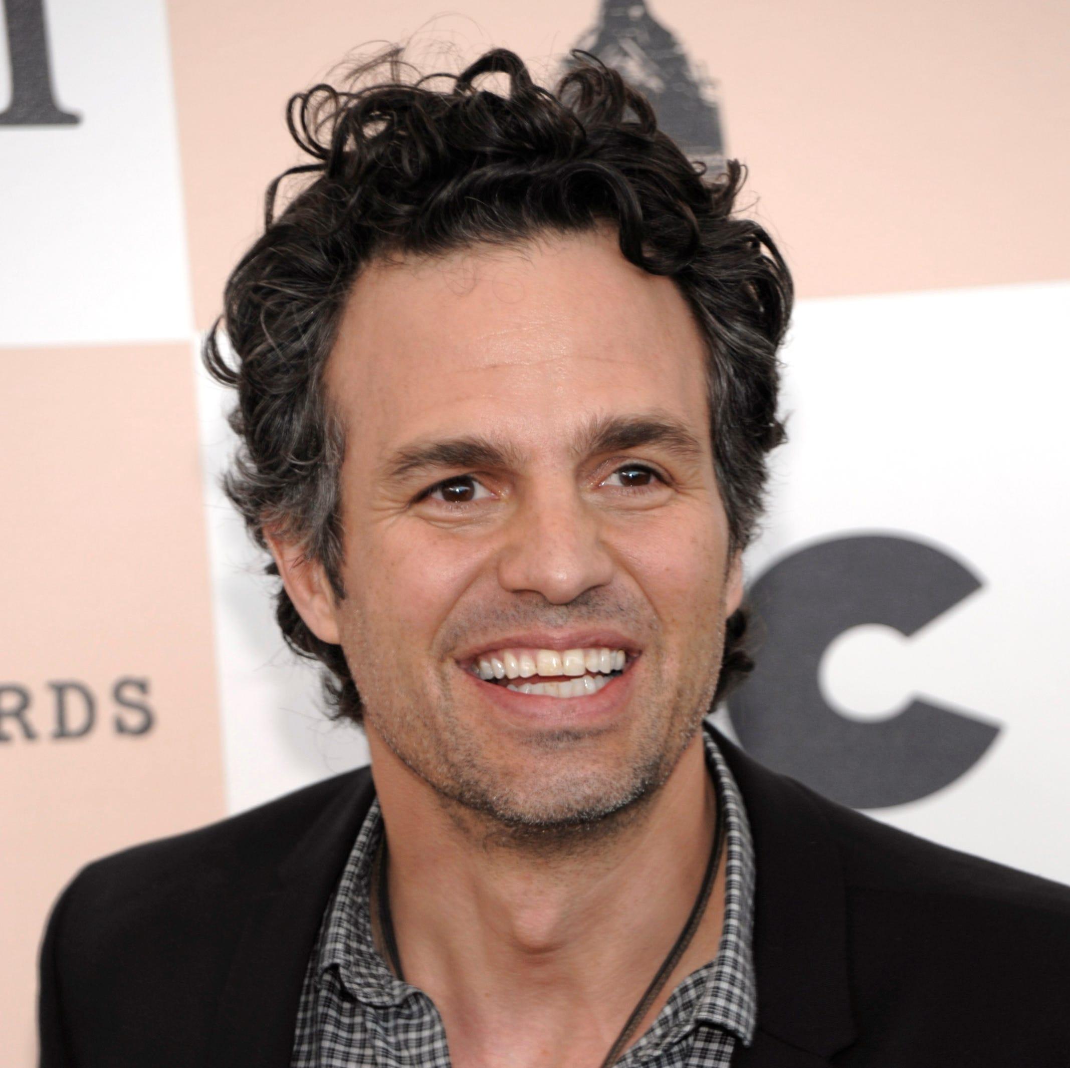 Mark Ruffalo - His warm demeanor⁣ and ruggedly handsome looks make the man‌ behind MCUs Hulk ‍a definite⁤ charmer