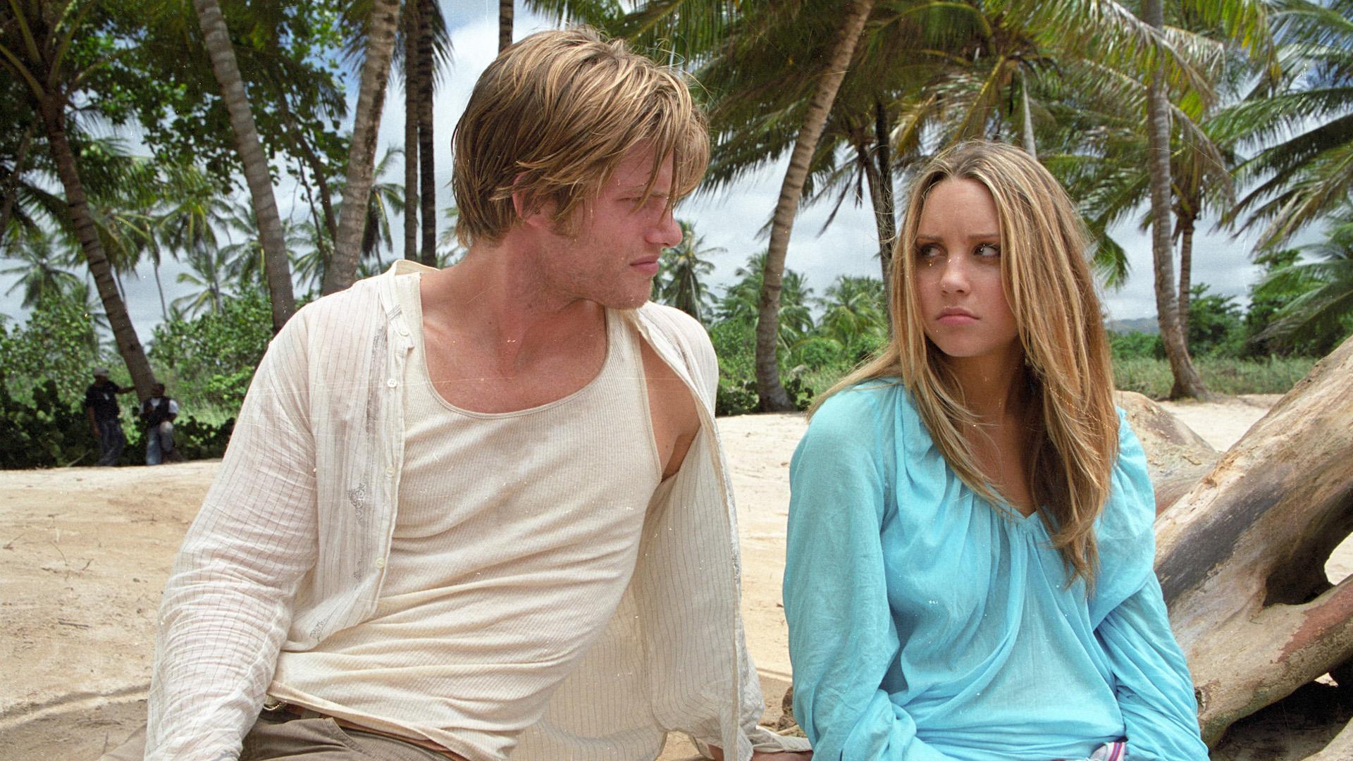 15) Love Wrecked (Movie, 2005): In⁤ this romantic comedy, Amanda plays Jenny, a girl who pretends to be stranded on a desert‌ island with her celebrity crush