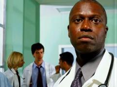 2) Gideons Crossing ‌(TV Show, 2000-2001) – As Dr. Ben ‌Gideon, Braugher touched hearts ⁤with his portrayal of a brilliant ⁣yet compassionate medical ‌professional