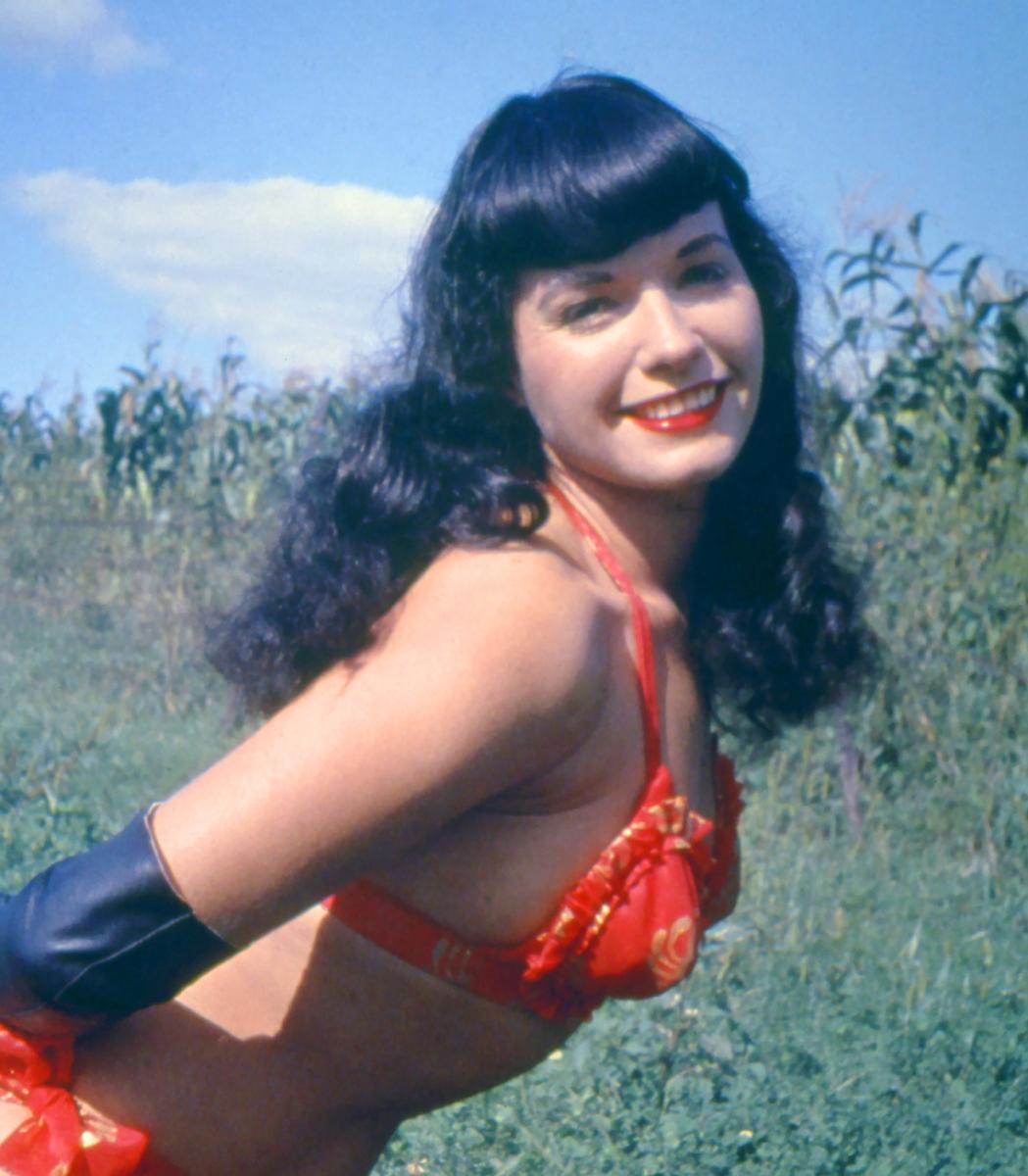 16)⁣ Bettie Page: Pin-up Profits