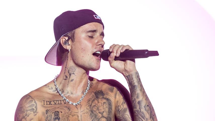 2) Justin ‌Bieber: Apart ⁢from his ‍music, Bieber ‌is known for his car collection and luxurious lifestyle, which⁢ has made him ⁤a⁣ significant ‌contributor to carbon emissions