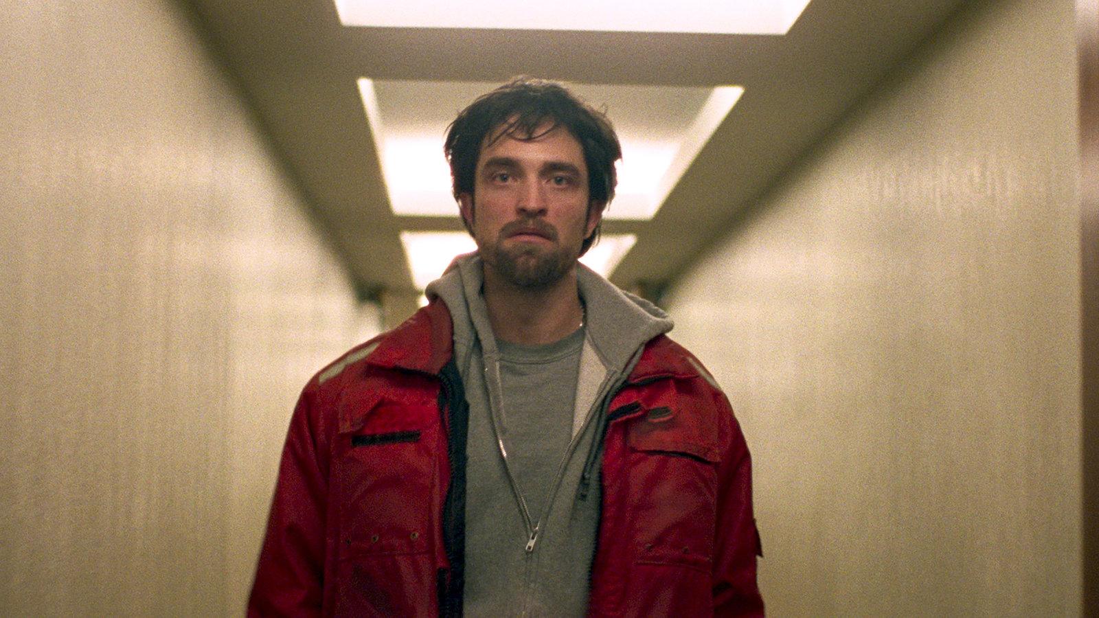 7) Good Time⁤ – A ⁢heart-racing 2017 movie where Leigh ‍appears alongside Robert Pattinson in⁢ a story of two brothers and a ‍heist​ gone wrong