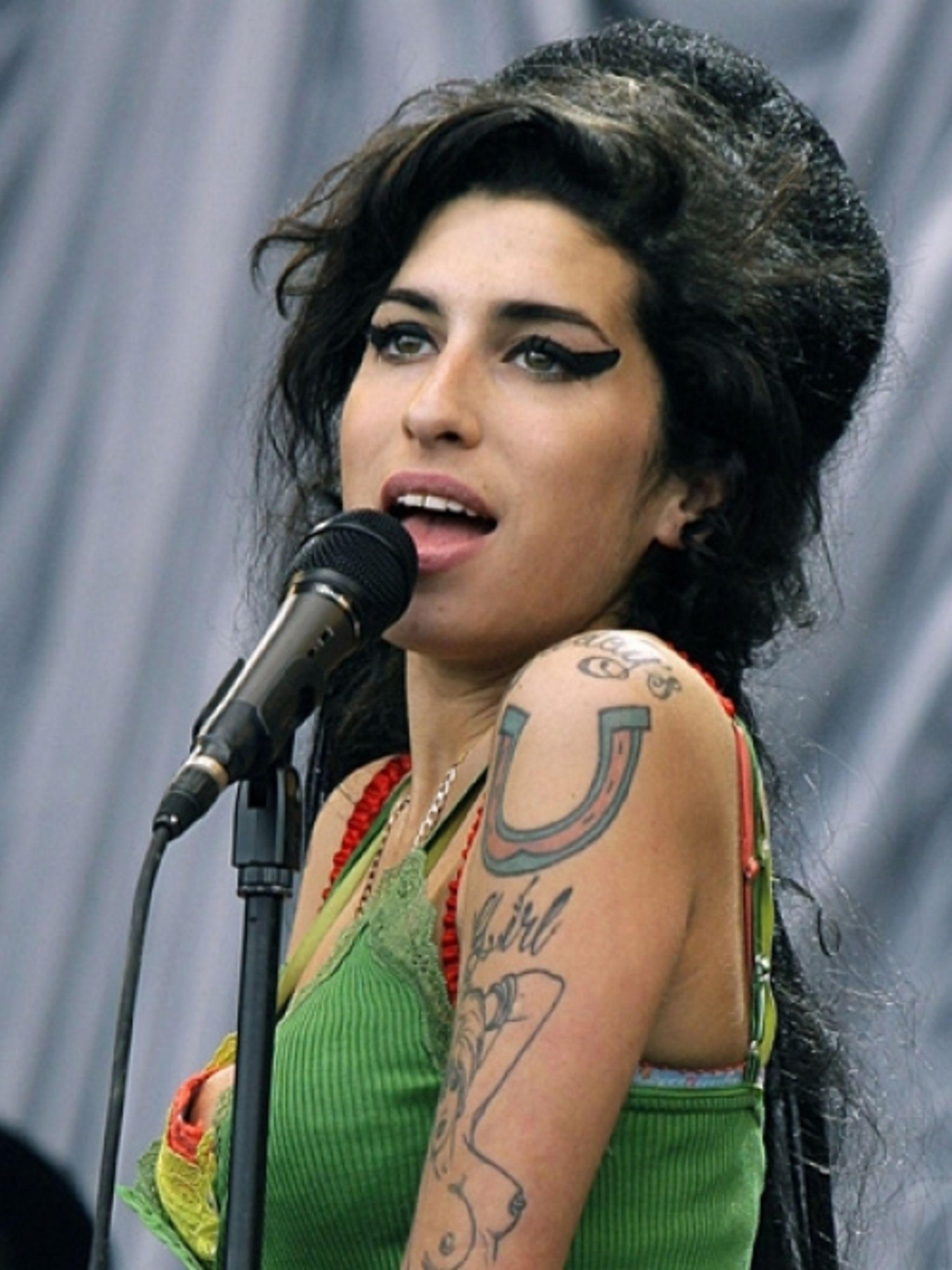 6) Amy Winehouse:‍ The British singer ​had often ⁣openly mocked God in interviews and music lyrics. She died of a tragic‌ alcohol poisoning at ​a young age