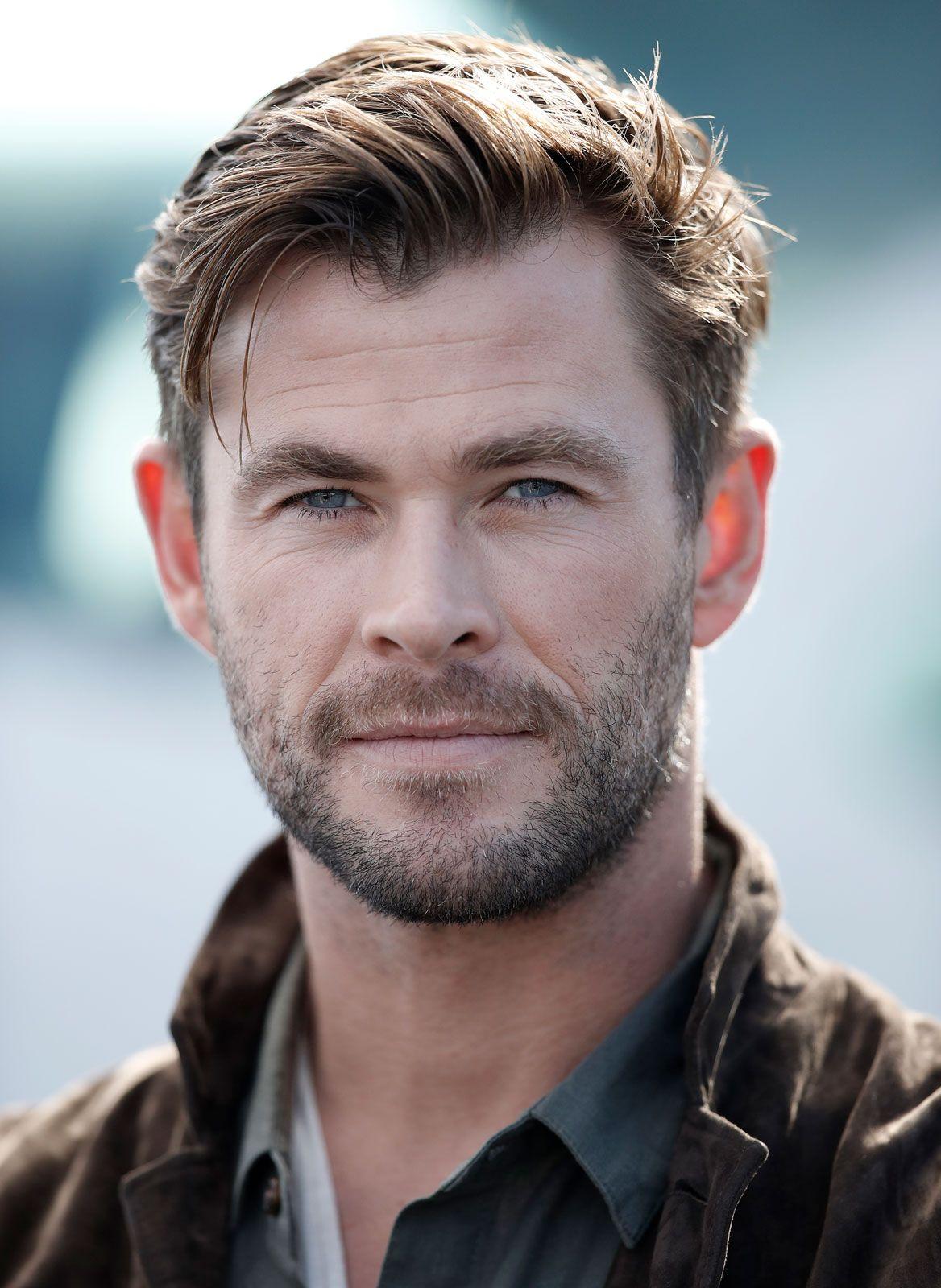 Chris Hemsworth -‌ With his impressive physique and charisma, this Australian hunk has made⁣ a resounding impact in Hollywood as Thor in the Marvel Cinic Universe