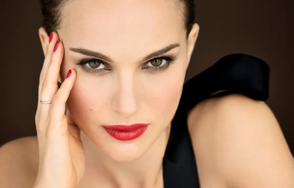 2. Natalie Portman: The Brainy Beauty