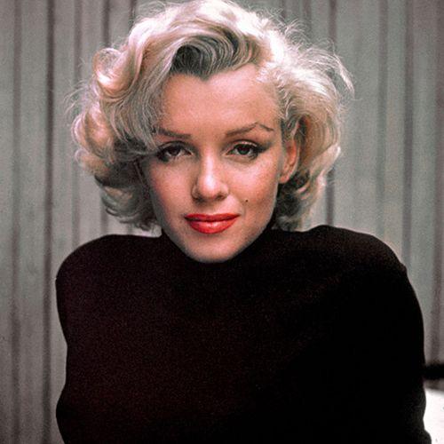 Marilyn ⁢Monroe:⁤ An iconic‍ figure of the 20th century, Monroe ⁤was known for her beauty and her roles in popular films. She was also a model and a singer,‍ and she​ left a lasting imprint on Hollywood