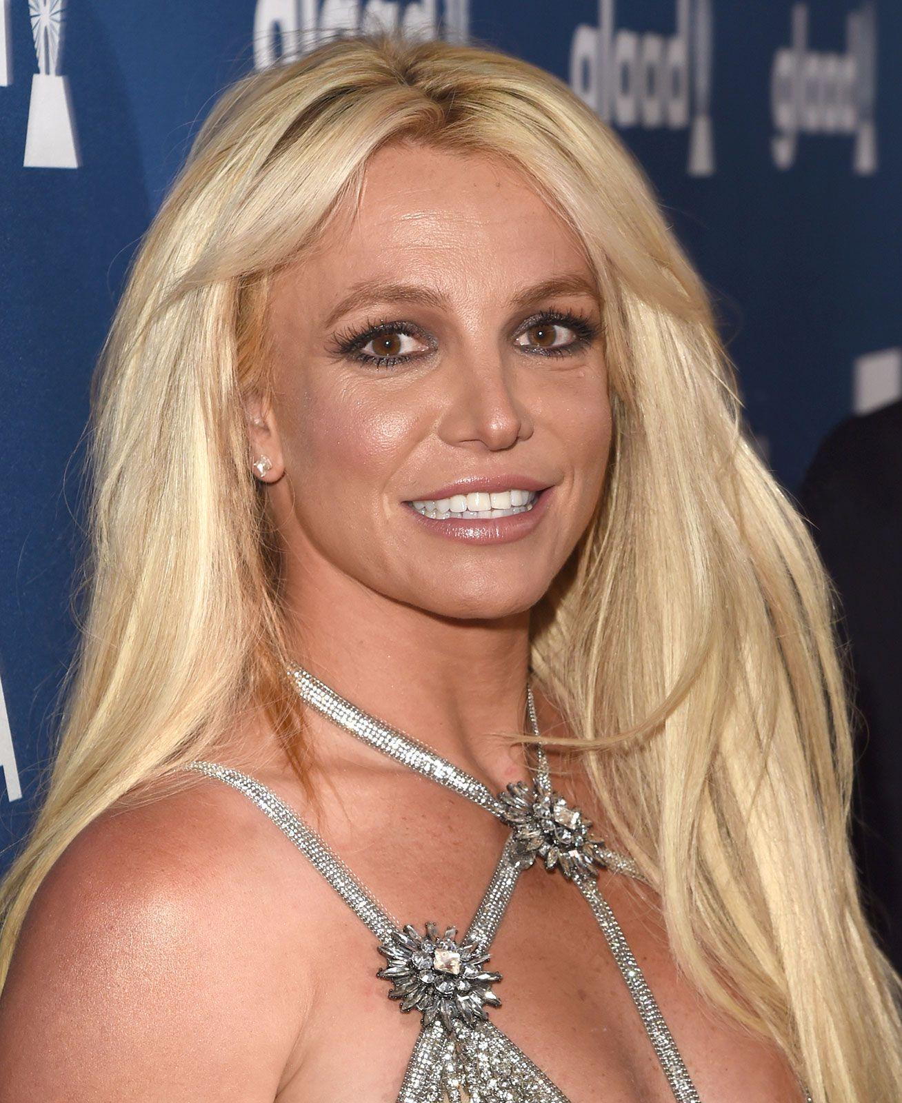 25) Britney Spears: The pop princesss private⁤ jet-setting lifestyle and numerous‌ residences⁣ contribute to her​ carbon footprint