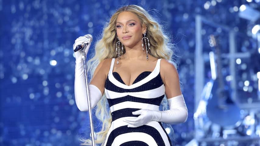 13) Beyoncé: With⁣ global tours, private jets, and a lavish lifestyle, ​the Queen Bs carbon footprint is as grand as ​her career