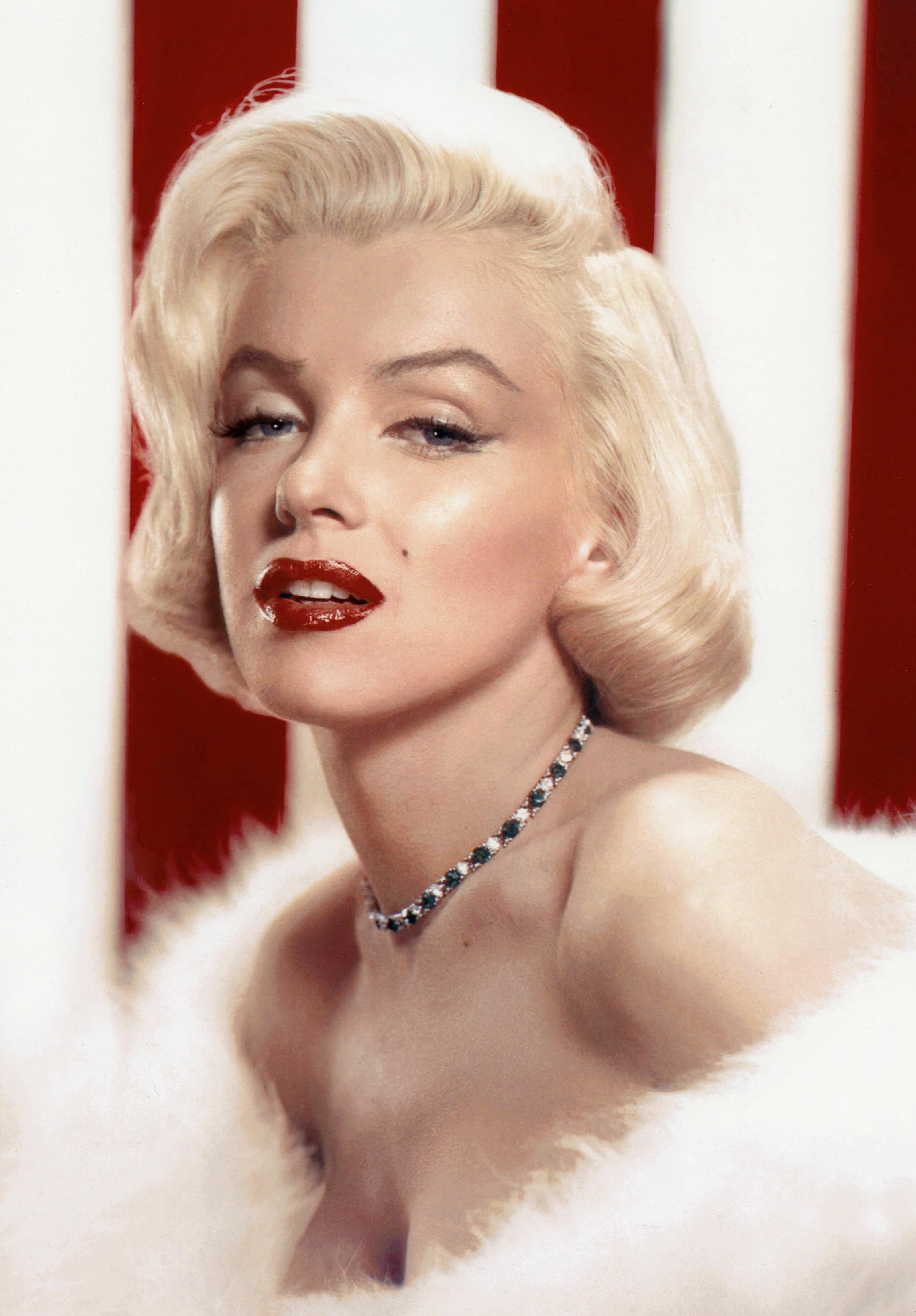 4) Marilyn Monroe: Silver Screen ⁢Icon, Golden Earnings